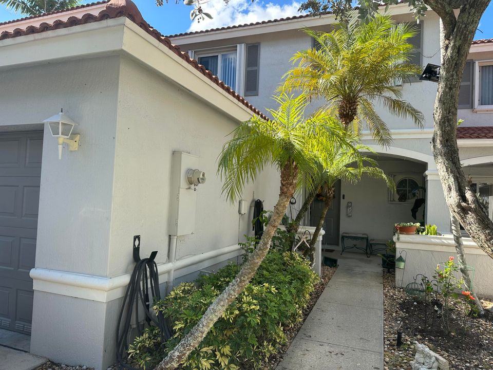 En Venta: $349,900 (3 camas, 2 baños, 1571 Pies cuadrados)