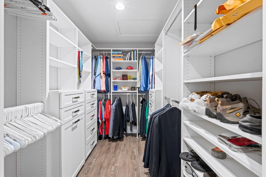 En Venta: $2,150,000 (5 camas, 5 baños, 4584 Pies cuadrados)