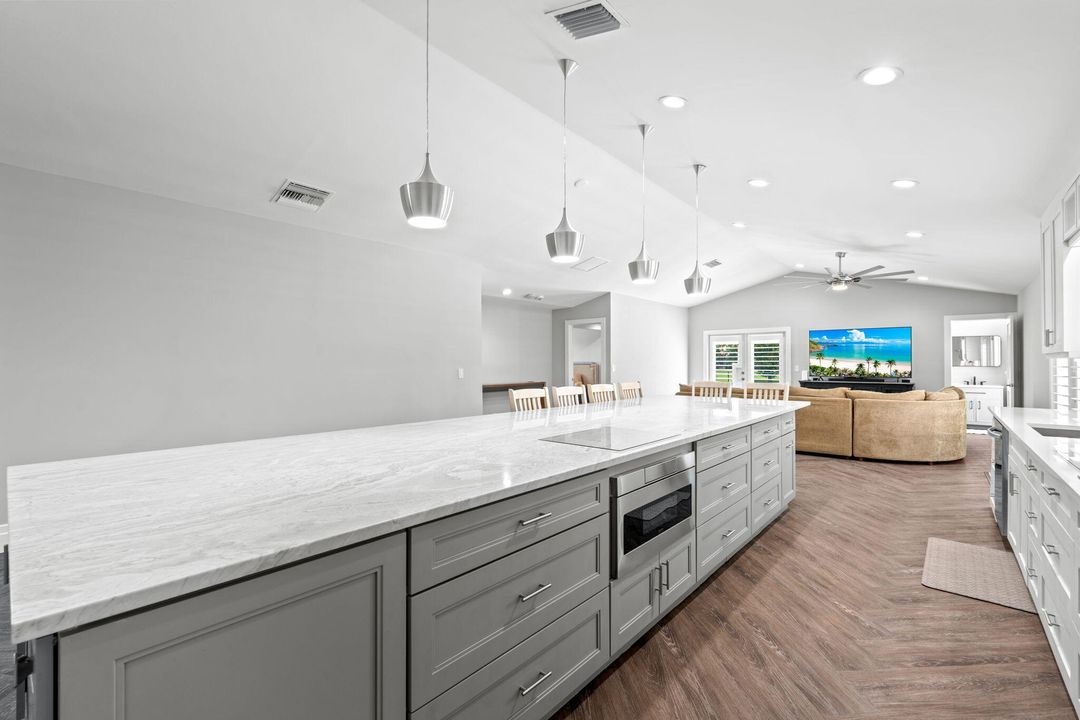 En Venta: $2,150,000 (5 camas, 5 baños, 4584 Pies cuadrados)