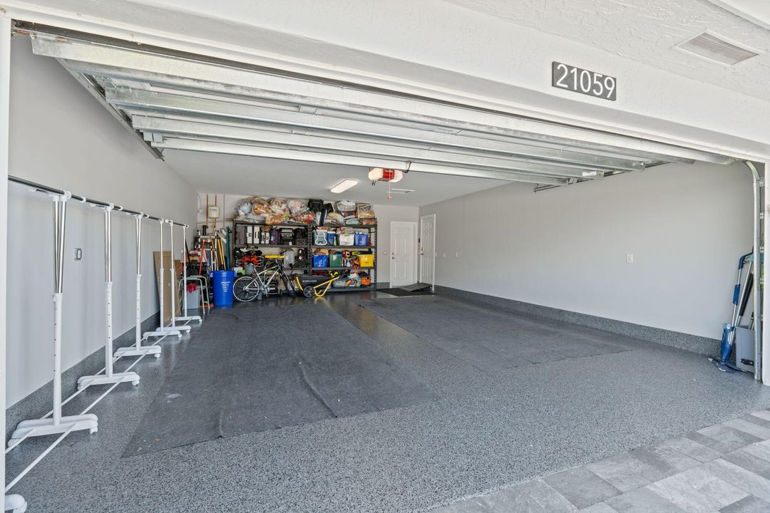 En Venta: $2,150,000 (5 camas, 5 baños, 4584 Pies cuadrados)