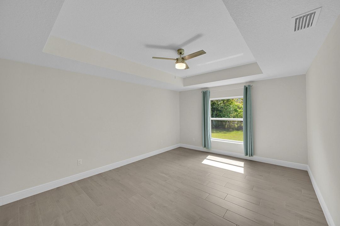 For Sale: $699,990 (4 beds, 2 baths, 2133 Square Feet)