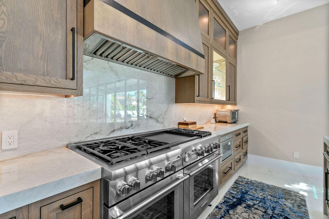 待售: $7,749,500 (5 贝兹, 7 浴室, 6424 平方英尺)