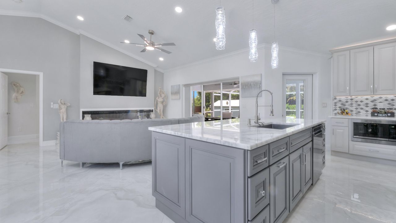 Activo con contrato: $660,000 (3 camas, 3 baños, 1742 Pies cuadrados)