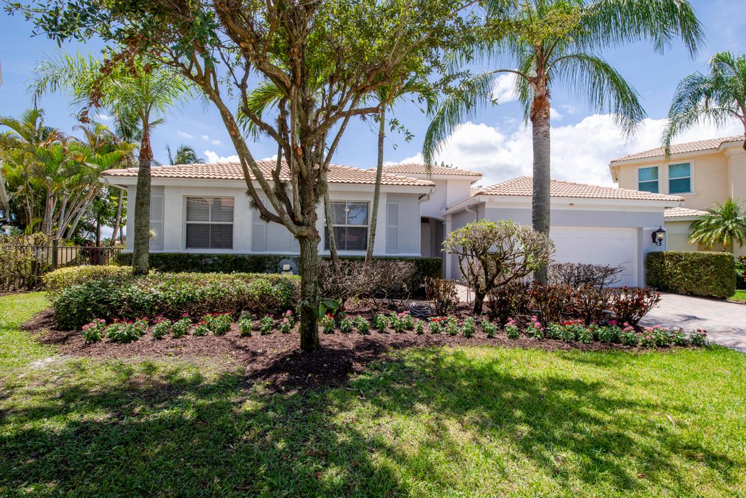 Active With Contract: $1,295,000 (4 beds, 2 baths, 2695 Square Feet)