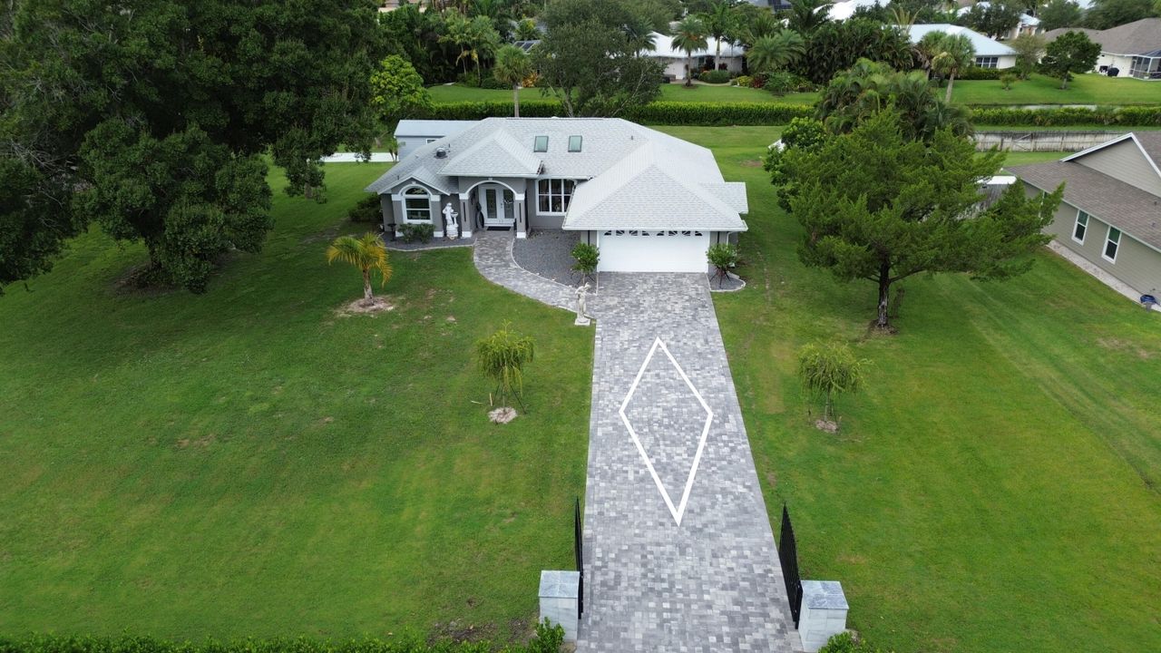 Activo con contrato: $660,000 (3 camas, 3 baños, 1742 Pies cuadrados)