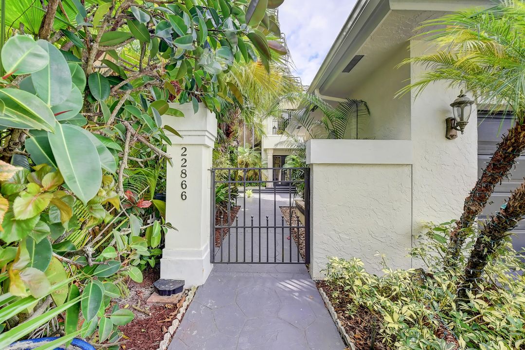 Active With Contract: $7,700 (3 beds, 3 baths, 2770 Square Feet)