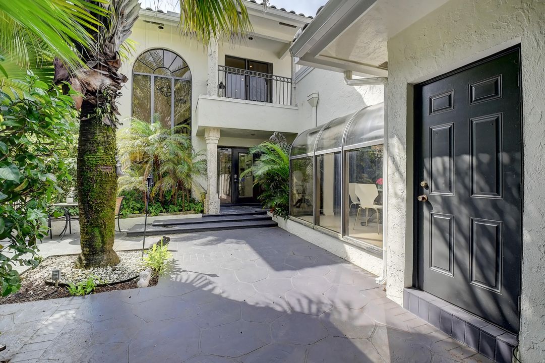 Active With Contract: $7,700 (3 beds, 3 baths, 2770 Square Feet)