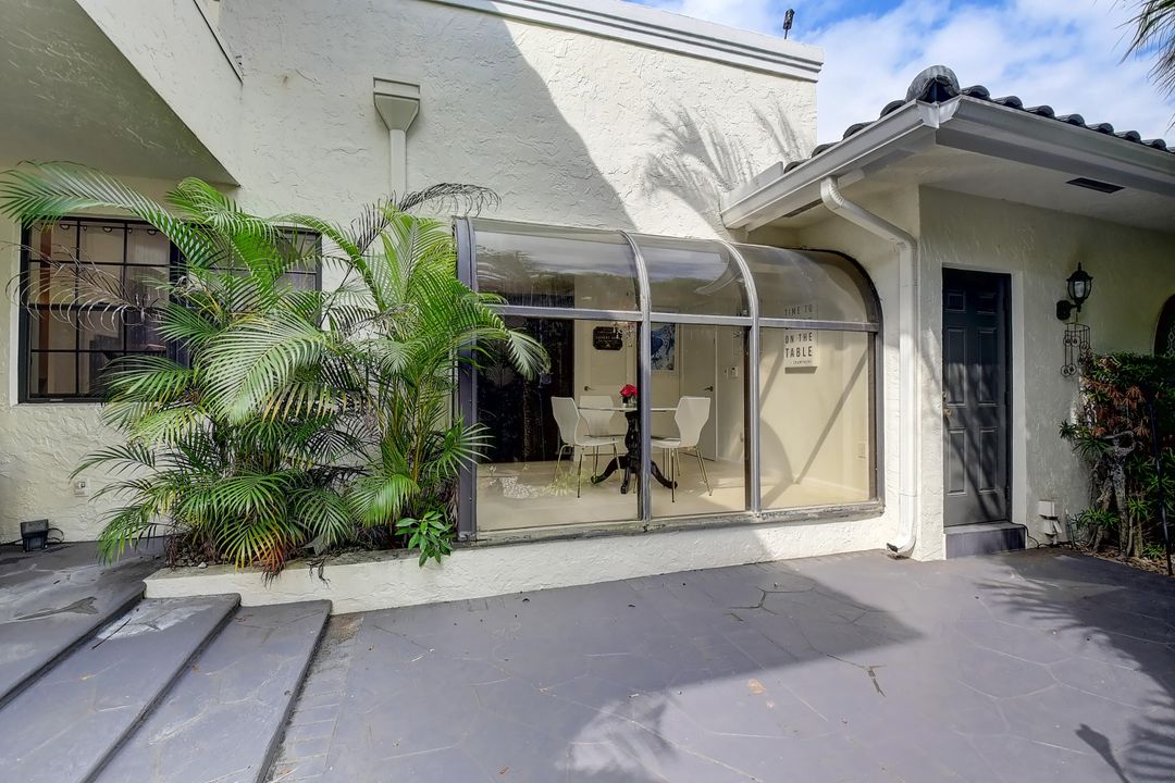 Active With Contract: $7,700 (3 beds, 3 baths, 2770 Square Feet)