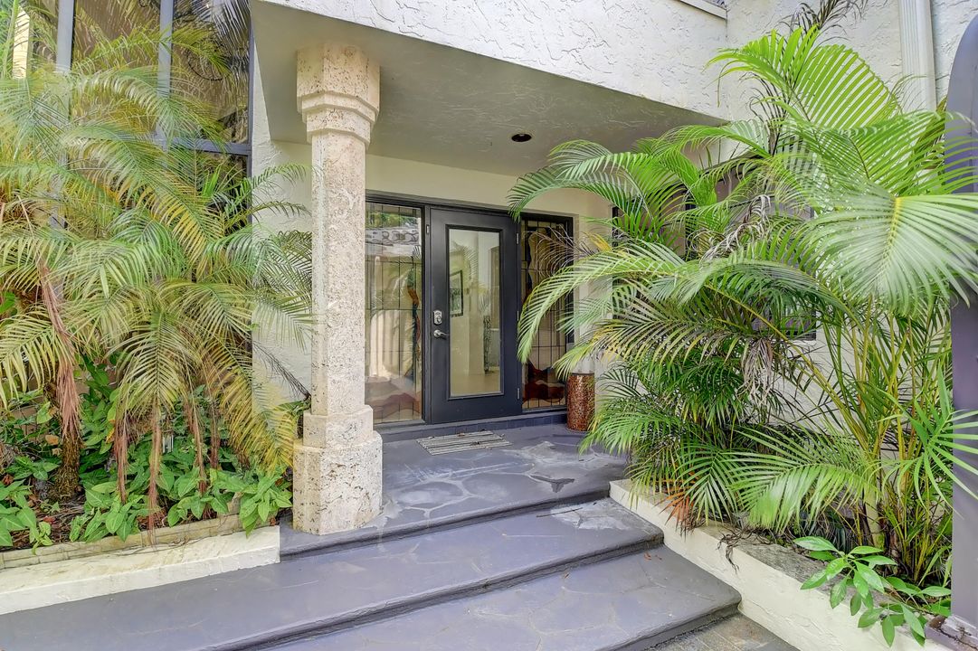 Active With Contract: $7,700 (3 beds, 3 baths, 2770 Square Feet)