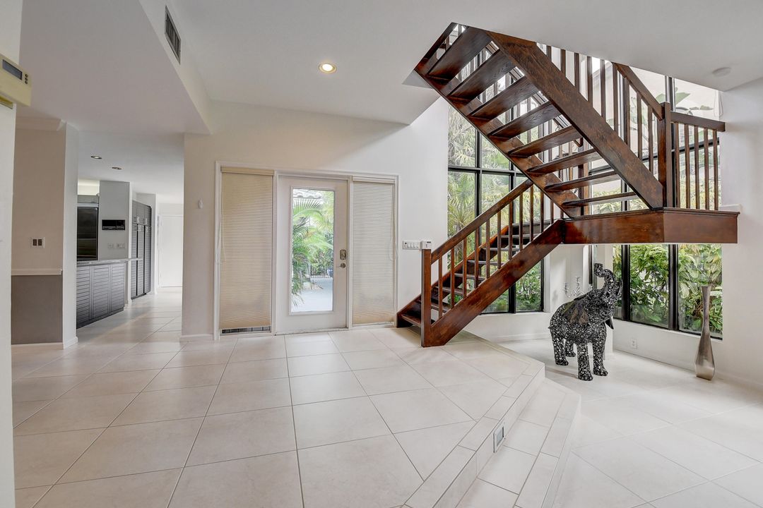 Active With Contract: $7,700 (3 beds, 3 baths, 2770 Square Feet)