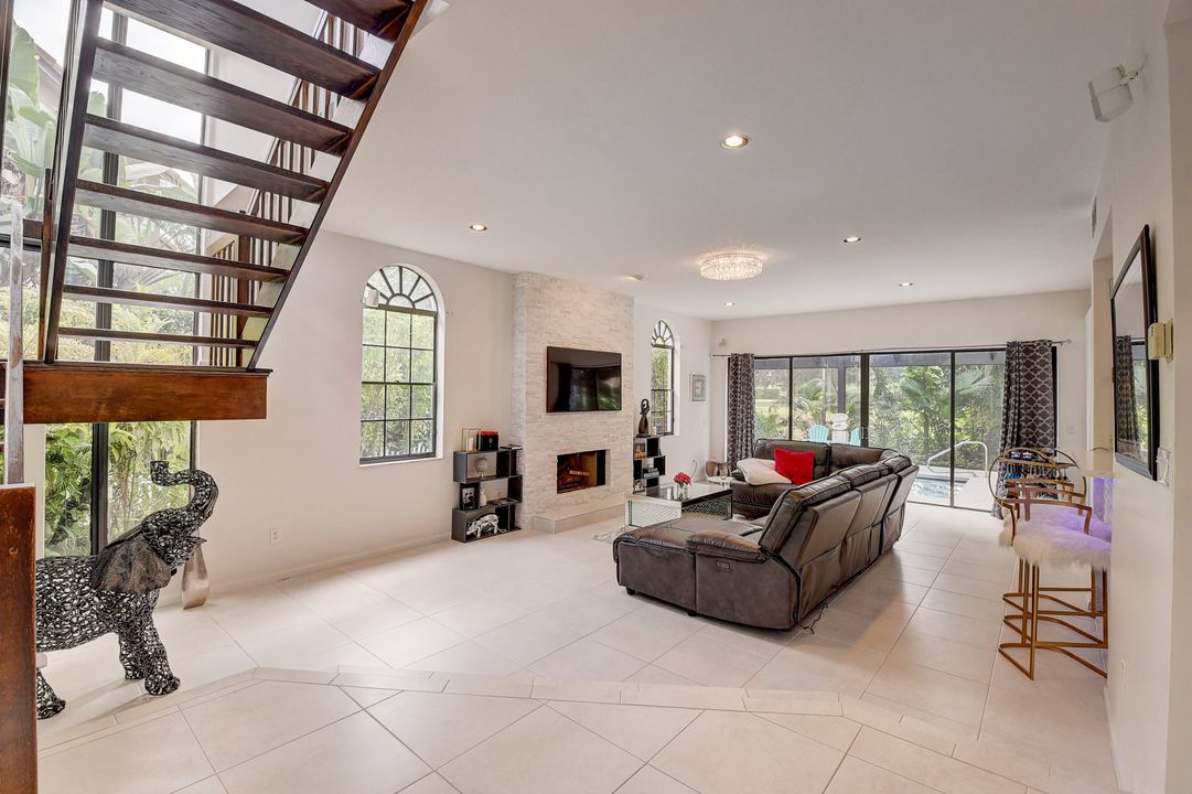 Active With Contract: $7,700 (3 beds, 3 baths, 2770 Square Feet)