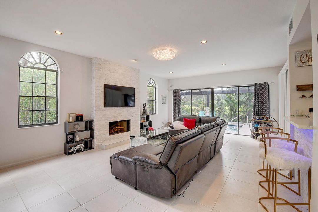 Active With Contract: $7,700 (3 beds, 3 baths, 2770 Square Feet)