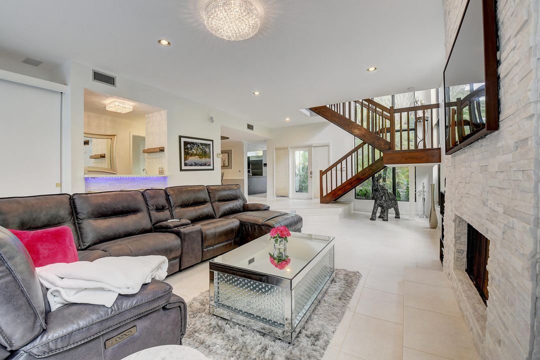 Active With Contract: $7,700 (3 beds, 3 baths, 2770 Square Feet)