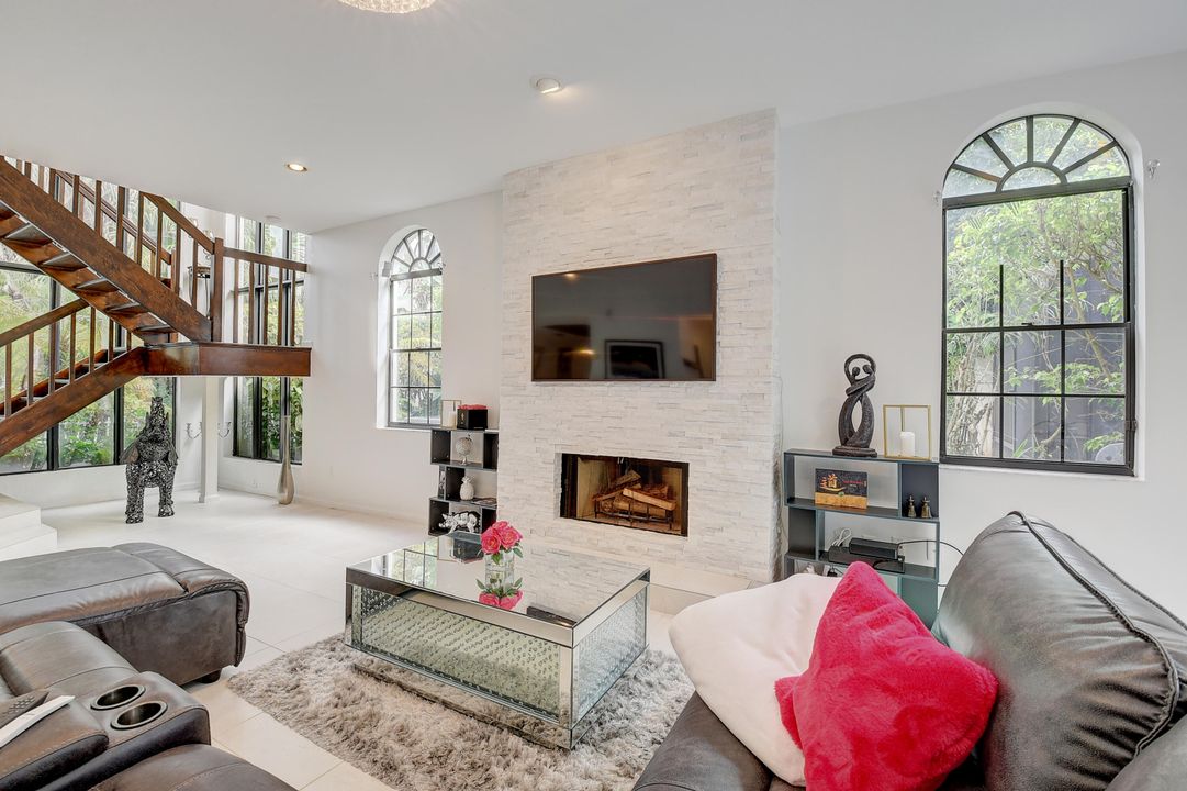 Active With Contract: $7,700 (3 beds, 3 baths, 2770 Square Feet)