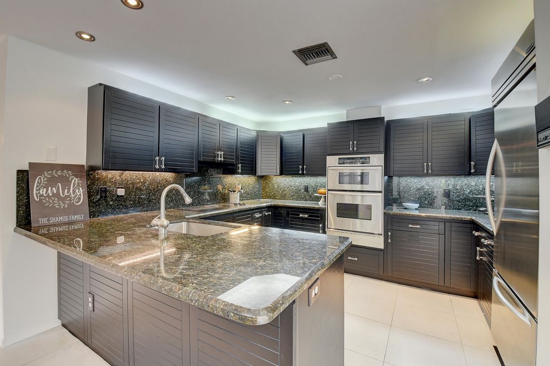 Active With Contract: $7,700 (3 beds, 3 baths, 2770 Square Feet)