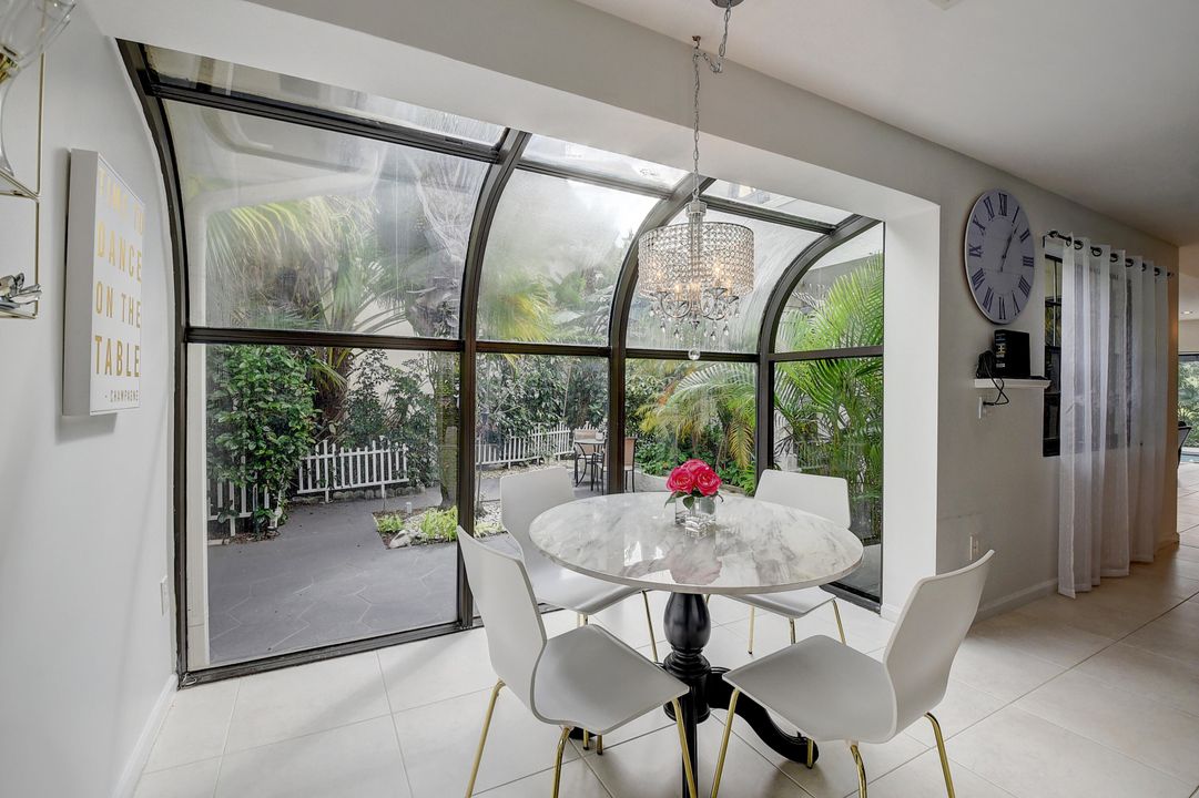 Active With Contract: $7,700 (3 beds, 3 baths, 2770 Square Feet)