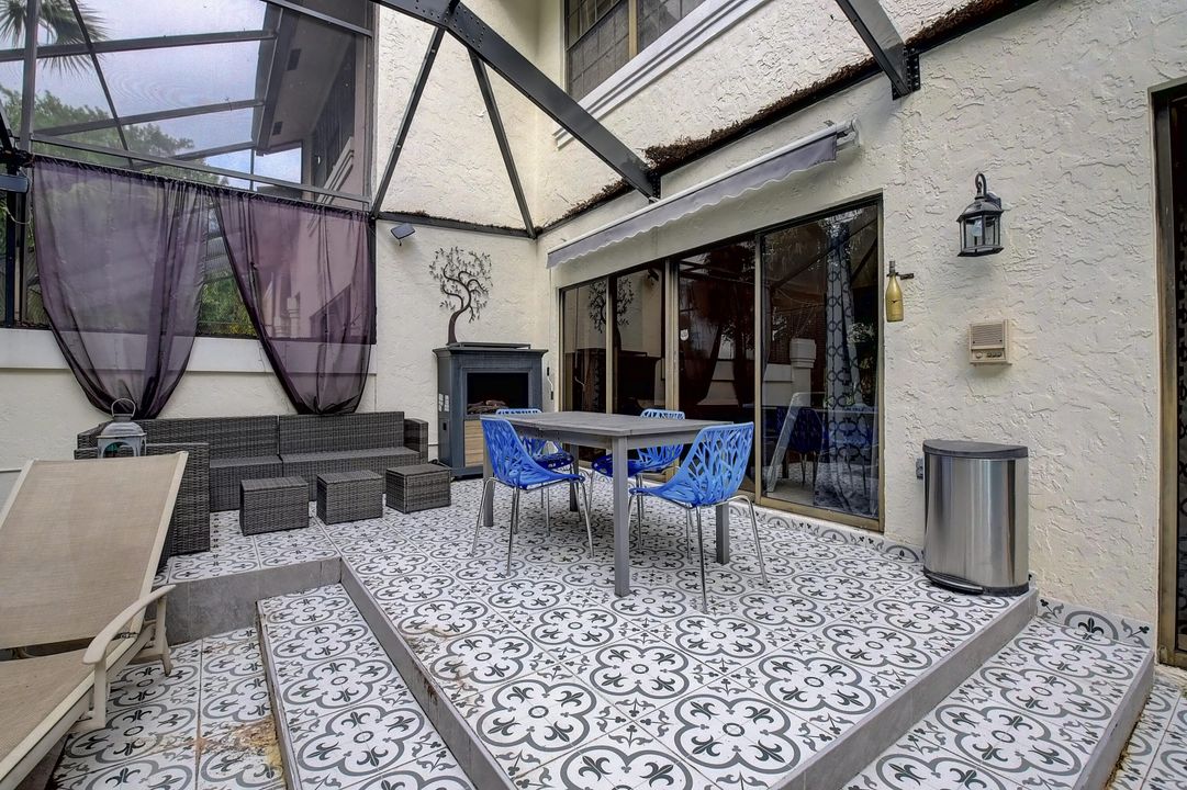 Active With Contract: $7,700 (3 beds, 3 baths, 2770 Square Feet)