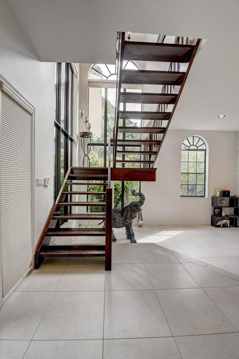 Active With Contract: $7,700 (3 beds, 3 baths, 2770 Square Feet)