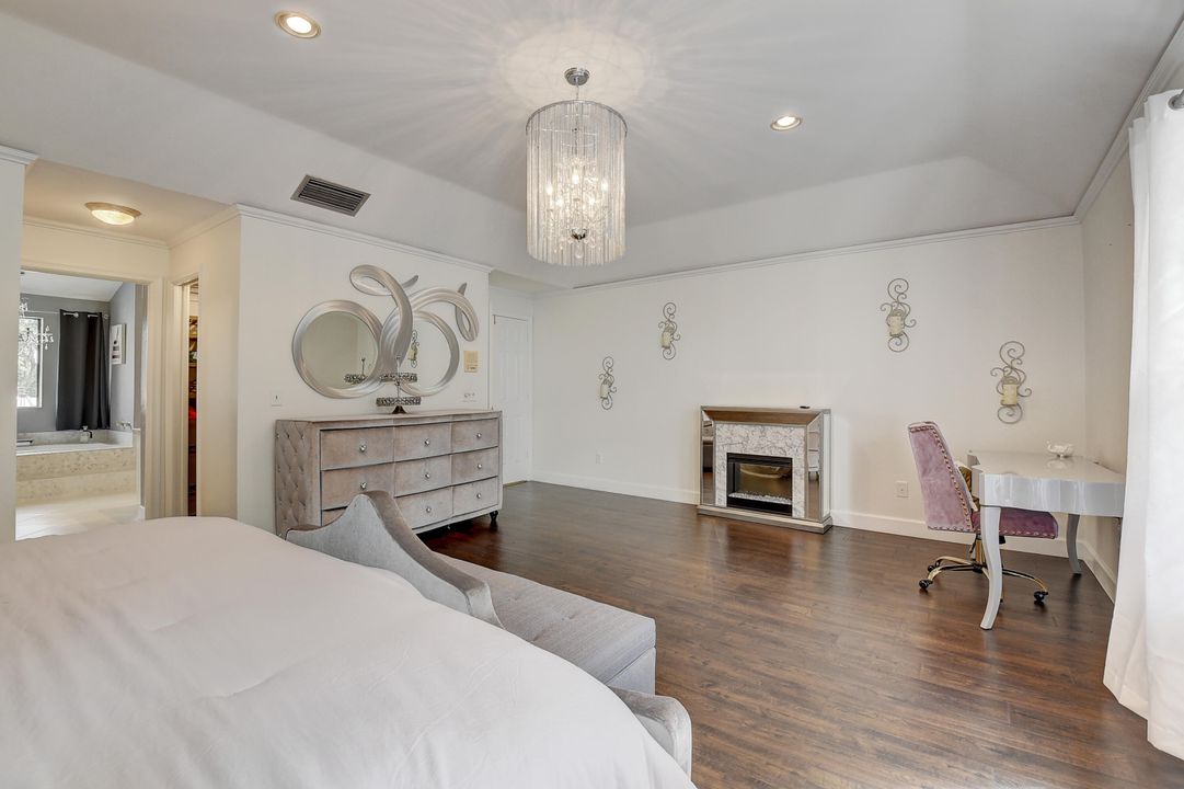 Active With Contract: $7,700 (3 beds, 3 baths, 2770 Square Feet)