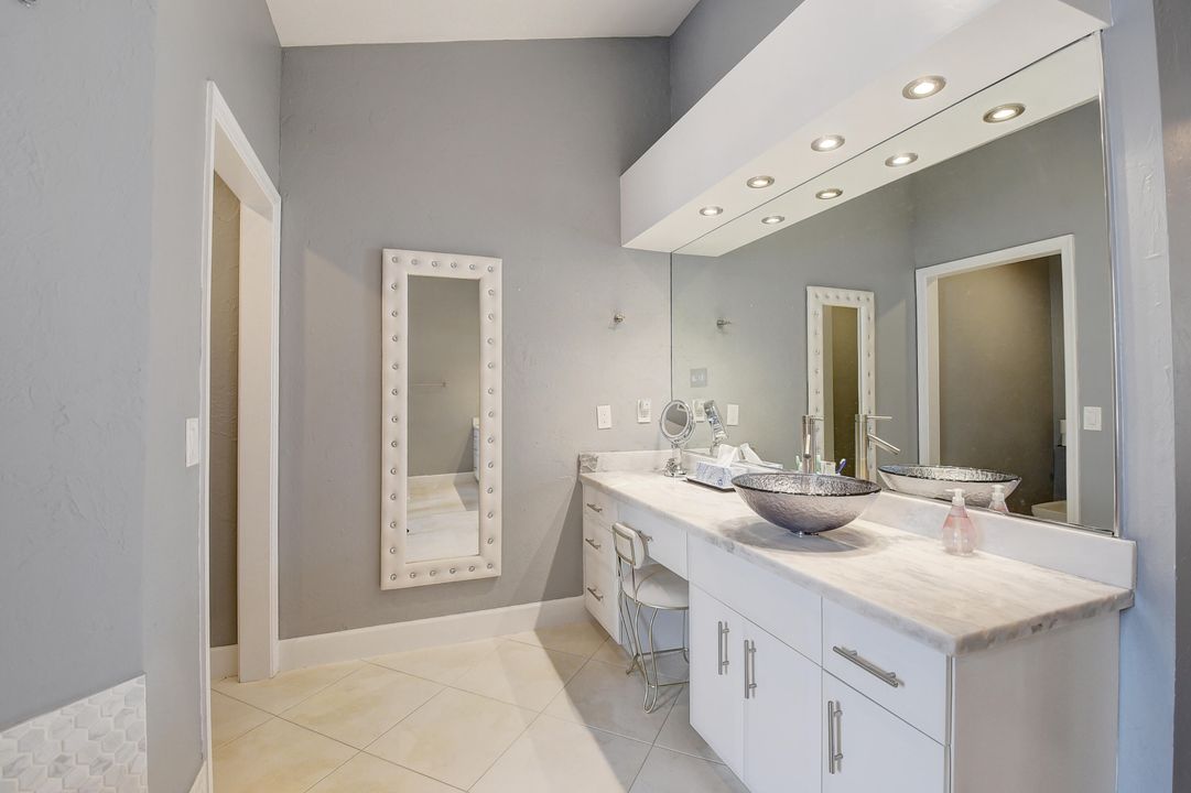 Active With Contract: $7,700 (3 beds, 3 baths, 2770 Square Feet)