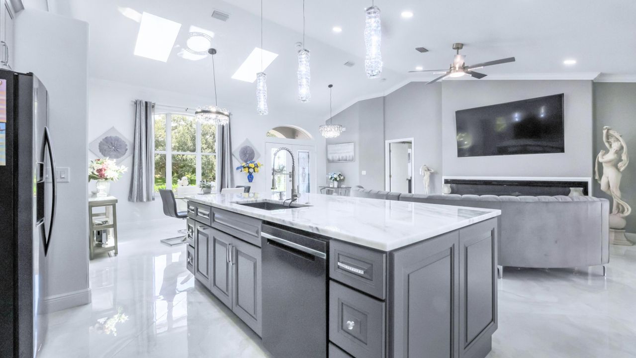 Activo con contrato: $660,000 (3 camas, 3 baños, 1742 Pies cuadrados)