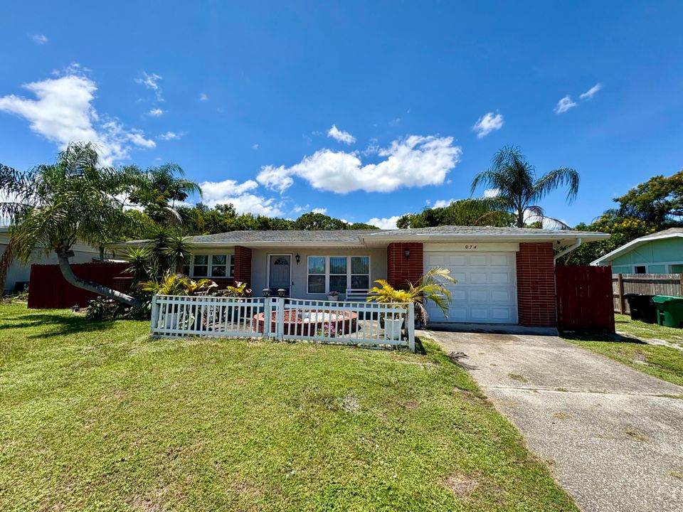 Recently Sold: $269,900 (2 beds, 1 baths, 1100 Square Feet)