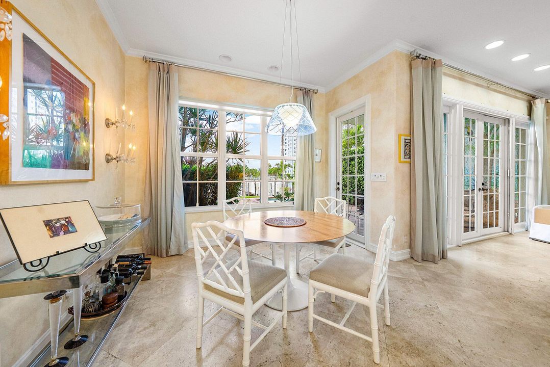 Под контрактом: $4,200,000 (4 спален, 3 ванн, 3166 Квадратных фут)