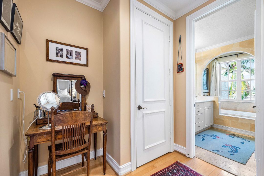 Под контрактом: $4,200,000 (4 спален, 3 ванн, 3166 Квадратных фут)