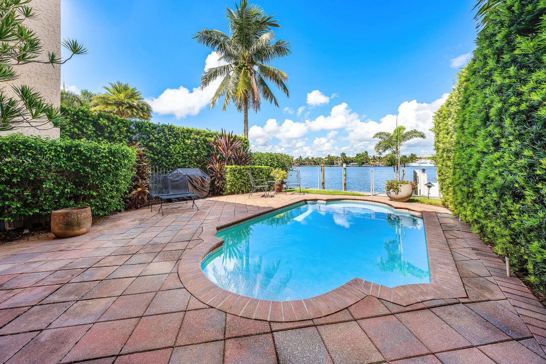 Под контрактом: $4,200,000 (4 спален, 3 ванн, 3166 Квадратных фут)