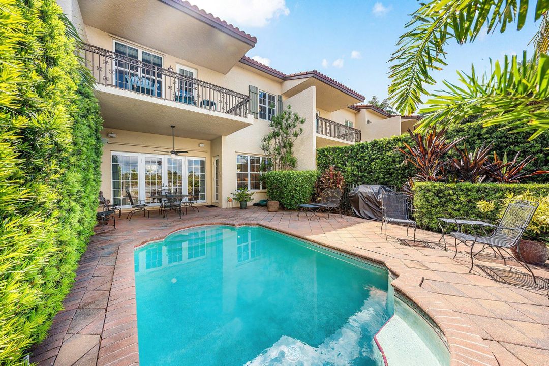 Под контрактом: $4,200,000 (4 спален, 3 ванн, 3166 Квадратных фут)