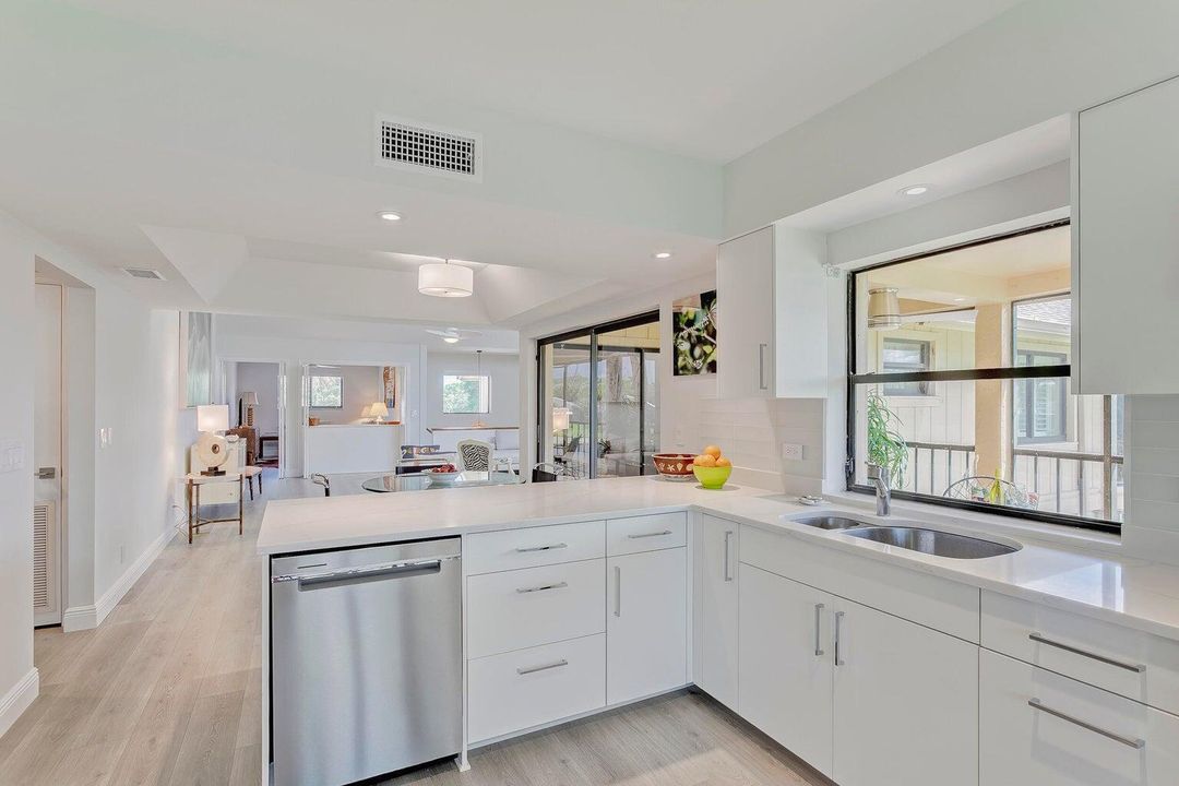 На продажу: $639,000 (2 спален, 2 ванн, 1818 Квадратных фут)