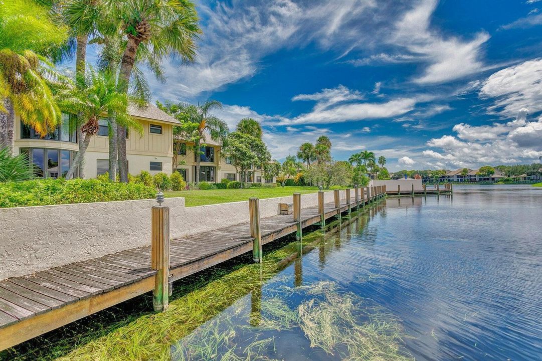 На продажу: $639,000 (2 спален, 2 ванн, 1818 Квадратных фут)