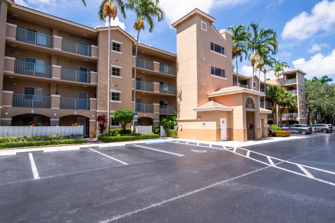 Active With Contract: $3,900 (3 beds, 2 baths, 1500 Square Feet)