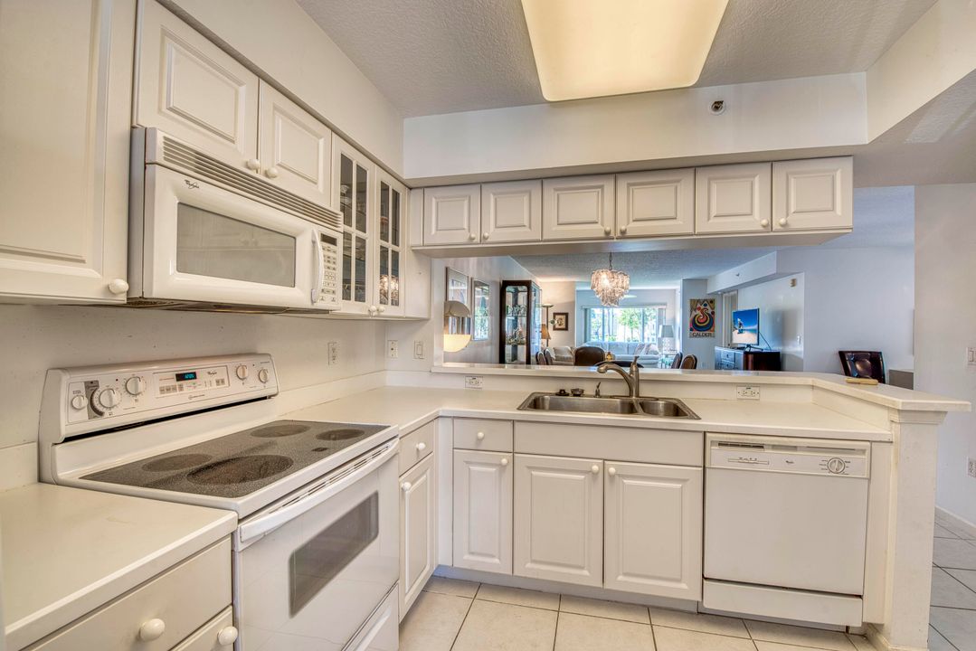 Active With Contract: $3,900 (3 beds, 2 baths, 1500 Square Feet)