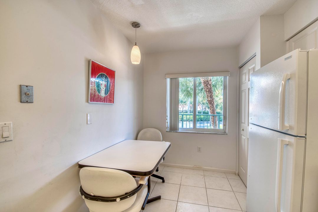 Active With Contract: $3,900 (3 beds, 2 baths, 1500 Square Feet)