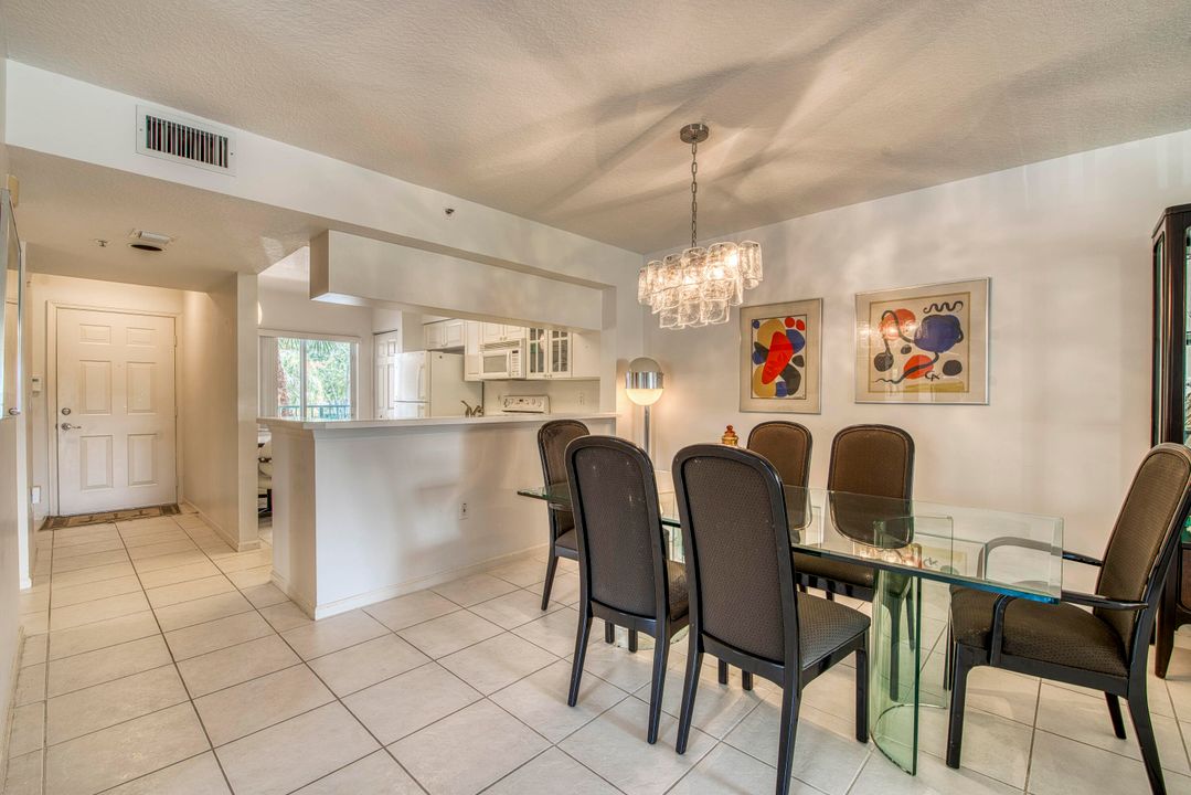 Active With Contract: $3,900 (3 beds, 2 baths, 1500 Square Feet)