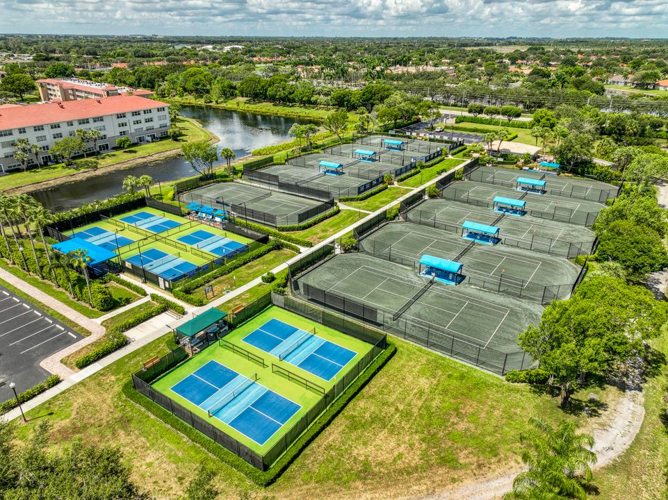 Active With Contract: $3,900 (3 beds, 2 baths, 1500 Square Feet)