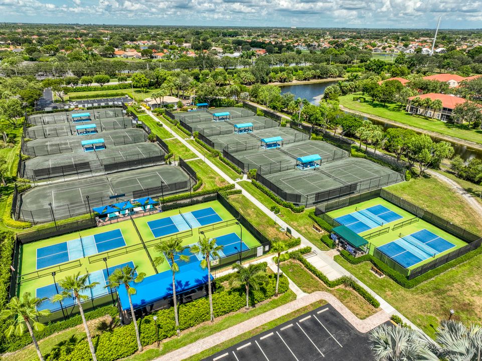 Active With Contract: $3,900 (3 beds, 2 baths, 1500 Square Feet)