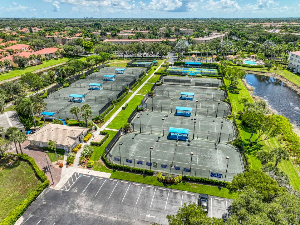 Active With Contract: $3,900 (3 beds, 2 baths, 1500 Square Feet)