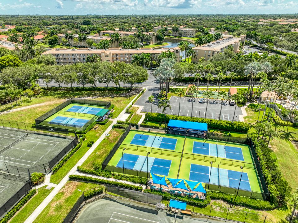 Active With Contract: $3,900 (3 beds, 2 baths, 1500 Square Feet)