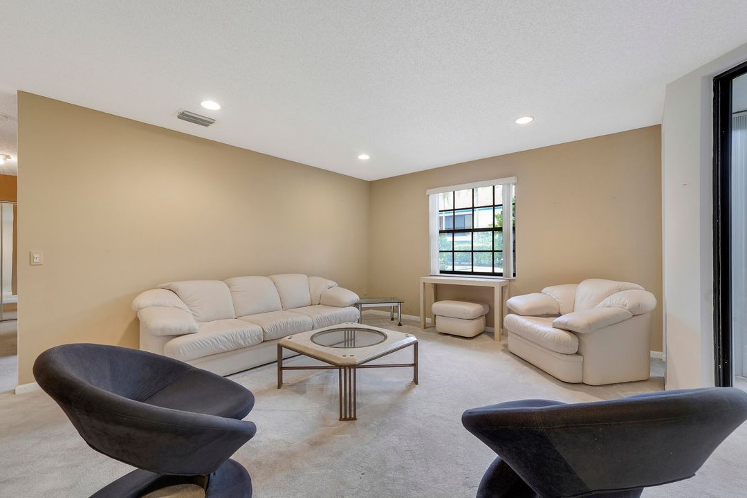 For Sale: $204,999 (3 beds, 2 baths, 1578 Square Feet)