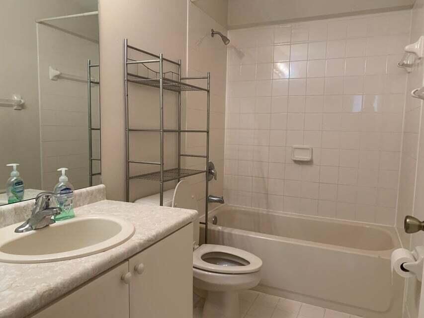 合同活跃: $2,400 (3 贝兹, 3 浴室, 1815 平方英尺)