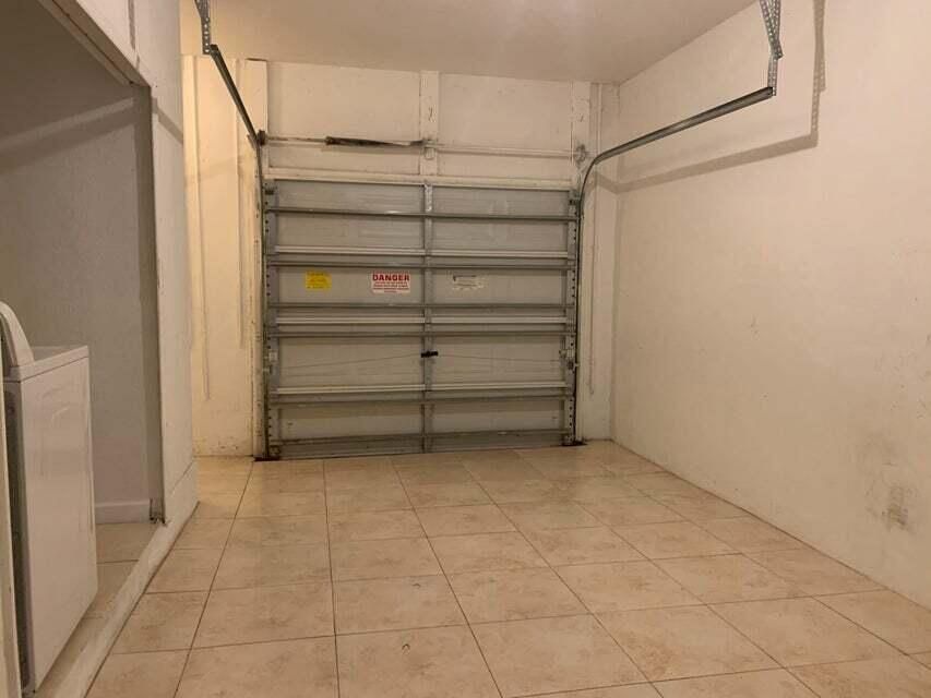 合同活跃: $2,400 (3 贝兹, 3 浴室, 1815 平方英尺)