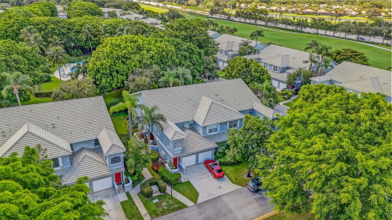 合同活跃: $299,000 (3 贝兹, 2 浴室, 1807 平方英尺)