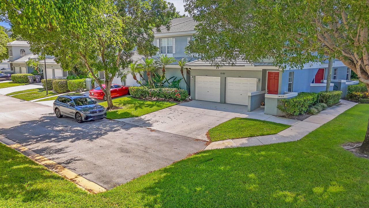 合同活跃: $299,000 (3 贝兹, 2 浴室, 1807 平方英尺)