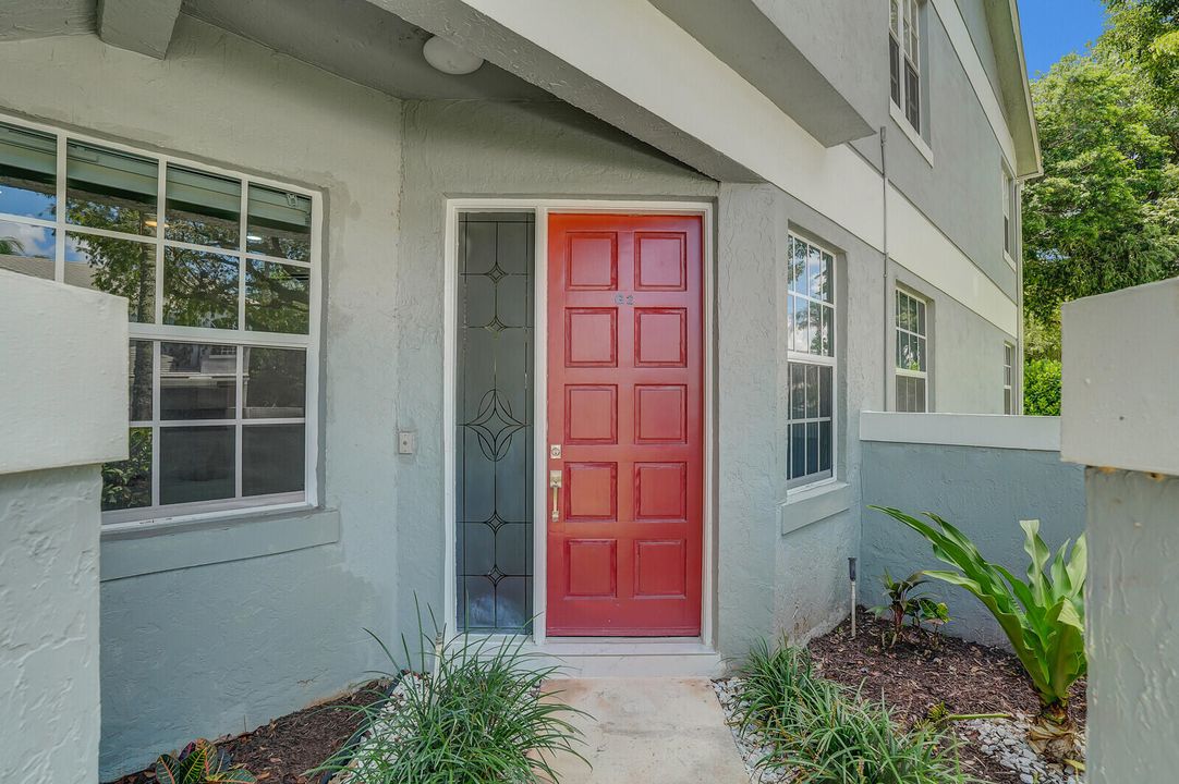 合同活跃: $299,000 (3 贝兹, 2 浴室, 1807 平方英尺)