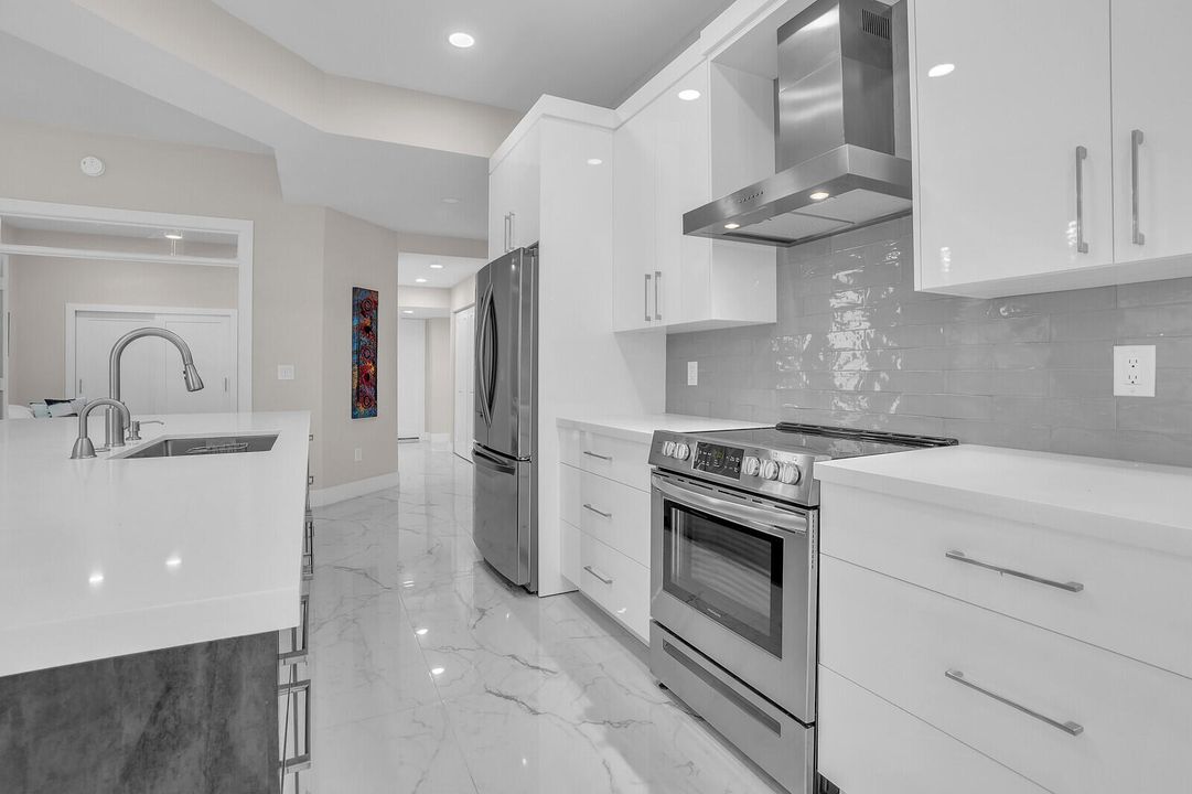 合同活跃: $299,000 (3 贝兹, 2 浴室, 1807 平方英尺)