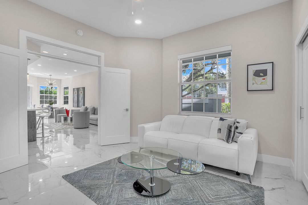 合同活跃: $299,000 (3 贝兹, 2 浴室, 1807 平方英尺)