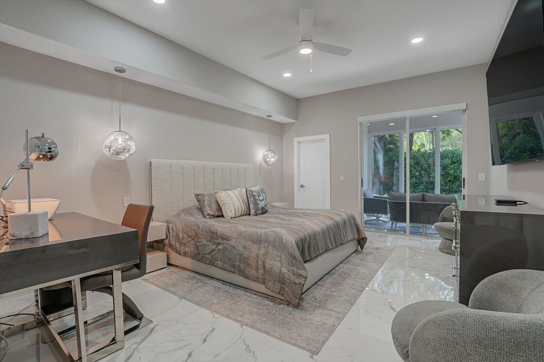 合同活跃: $299,000 (3 贝兹, 2 浴室, 1807 平方英尺)