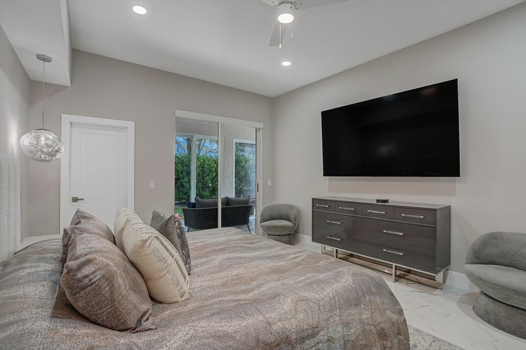 合同活跃: $299,000 (3 贝兹, 2 浴室, 1807 平方英尺)